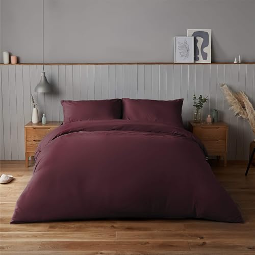 Silentnight Supersoft Duvet Set - Cosy & Comfortable Delicate Touch - Luxurious Easy Care Microfibre with Button Fastening - Stylish & Modern Duvet Quilt Cover + Pillowcase Bed Set, Berry, Double
