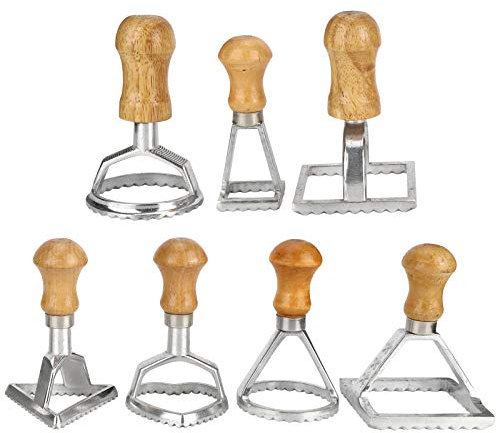 Tiiyee Set di Timbri Per Ravioli, Pressa Tagliapasta Sigillante Torte Carne Mattarello Stampo Impasto Gnocchi in Lega Alluminio con Manico Legno Strumenti Fai da Te Ravioli Biscotti Polpette 7 Pezzi