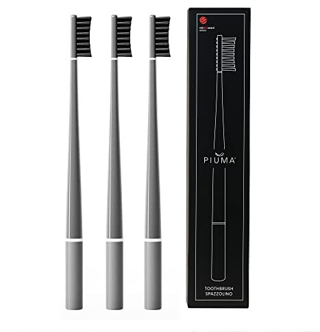 PIUMA Ricarica 3x - Lo Spazzolino da Denti Italiano Manuale Eco con Design Innovativo Brevettato che Permette una Profonda e Completa Pulizia Dentale - Riciclabile e Made in Italy - [3 Spazzolini]