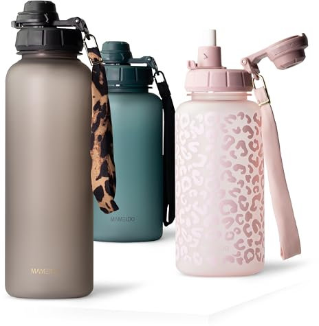 MAMEIDO Trinkflasche 1,5l mit Strohhalm & Zeitmarkierung als Trinkerinnerung, Wasserflasche auslaufsicher, Sportflasche BPA-frei, Gym Water Bottle, Flasche aus Tritan (Urban Taupe, 1500ml)