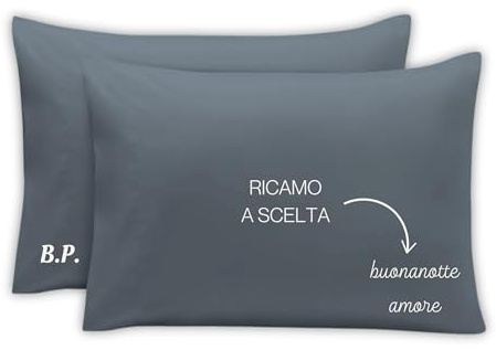 MAYRA Coppia di Federe Personalizzate | Copri Cuscino in 100% Cotone di Alta Qualità | Personalizzabili con Ricamo Nome, Iniziali, Logo, Hotel | Made in Italy | Idea Regalo (Antracite)