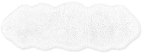 Teppich Wölkchen Alfombra de imitación de Piel de Cordero | Salón Dormitorio Deco | Piel de Oveja como Colcha, cojín de Asiento, Piel para Silla, sofá, Cama | Blanco - 55x160 cm