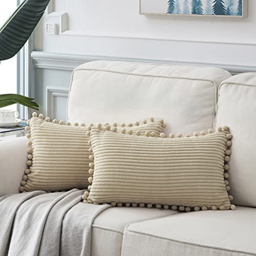 Fancy Homi Funda decorativa rectangular para cojines lumbares de 30 x 60 cm con pompones, para sofá, cama, coche, salón, suave funda de cojín lisa de pana, paquete de 2, beis