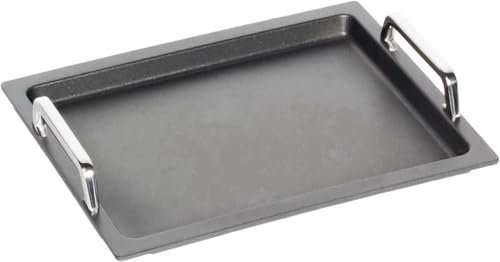 AMT Gastroguss Klaus grillt Gastronorm - Grillplatte GN 1/2 glatt, nicht induktionsgeeignet, 26,5 cm x 32,5 cm, 2 cm hoch, mit Edelstahlgriffen, Lotan® Antihaft-Veredelung, AMZN-KG-22733-G