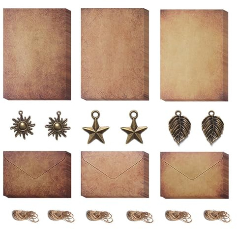 Set di Cancelleria Vintage,12 PCS Carta da Lettere Vintage 6 Buste Antiche 6 Ciondoli in Metallo 6 Corde di Canapa Buste e Carta Stazionaria Vintage per Scrivere Invito Appunti Biglietti Augur