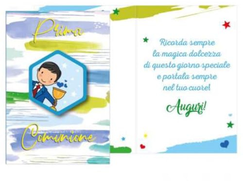 Biglietto augurale Prima COMUNIONE - Con Ciondolo in Legno con Bimbo - Azzurro, blu e verde - PRODOTTO IN ITALIA - biglietto di auguri completo di busta - ideale per accompagnare il regalo