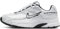 Nike Damen WMNS Initiator Sneaker, White/Metallic Silver/White/Bl, 42 EU