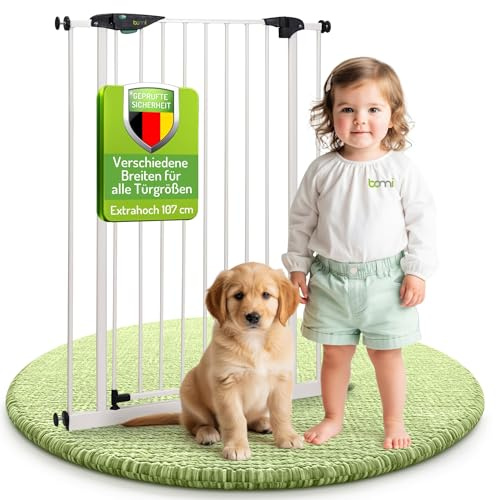 BOMI Treppen Gitter Mira | Extrahoch | Ohne Bohren | Schließt automatisch | Absperrgitter weiß für Treppen, Türrahmen | Hochwertiges Treppenschutzgitter mit Tür | Breite: 103-111 cm