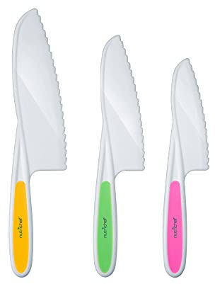 NutriChef 3-Piece Nylon Kitchen Baking Knife Set - Children's Cooking Knives, Safe to Use, Firm Grip, Serrated Edges, Kids' Knives, Protects Little Chef's Fingers, Good For Cutting Food & Vegetables
