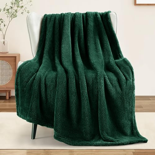 Exclusivo Mezcla Soft Fleece Throw Blanket for Sofa, Super Soft Velvet Plush Blanket for Bed, Fuzzy Cozy and Warm for All Seasons, 127x152 CM, Forest Green