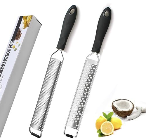 Shiadarix Grattugia Manuale per Limone Scorza Formaggio Parmigiano Cioccolato Zenzero Zester in Acciaio Inox con Manico in Silicone e Copertura di Protettivo | Nero (2 Pezzi)