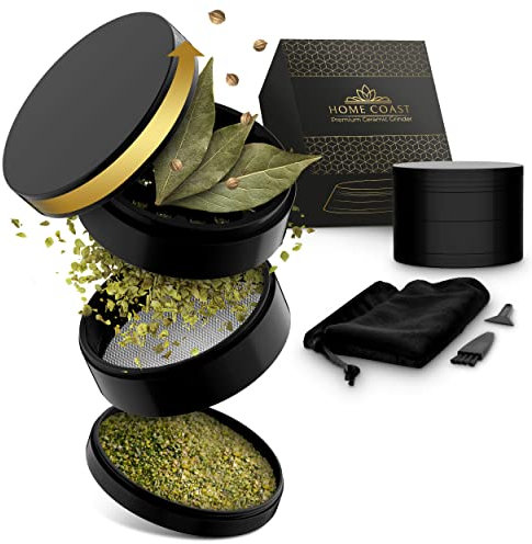 Home Coast ® Premium Grinder schwarz| Crusher Ø 63mm 4teilig | Nano Keramik beschichtete Kräutermühle mit Zubehör | Grinder inkl. Box, Reinigungsset und Tragetasche für unterwegs