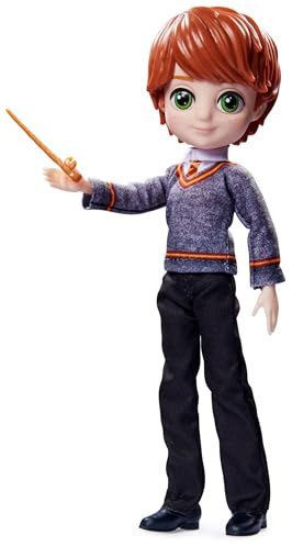 POUPÉE 20 CM RON WEASLEY WIZARDING WORLD - Poupée Figurine Articulée Ron Weasley 20 cm - Avec Baguette Magique & Tenue Uniforme Poudlard À Collectionner - Jouet Enfant 5 ans et +