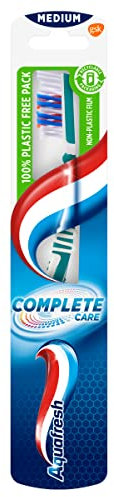 Aquafresh Toothbrush Adult, Complete Care Toothbrush for Effective Cleaning of Teeth, Plastic-free Packaging, Medium