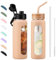 BLUEGO 700ml Glaswasserflasche mit Strohhalm und 2 Deckeln Kaffeetasse aus Glas mit Zeitmarkierung und Silikonschutz Glasbecher für Getränke Soda Cola BPA-frei, Amber