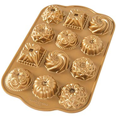 Nordic Ware Bundt Charms Pan, 3D Cast Aluminium Bundt Tin, Bundt Cake Tin with Geometric Pattern, Cake Mould Colour: Gold