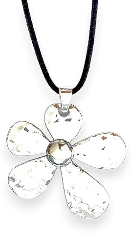 ASTER ALHELÍ Collier Femme avec Grand Pendentif Fleur Argenté – Collier Long Réglable avec Cordon en Suédine Noire Style Bohème – Bijou Artisanal Idée Cadeau (Argent)