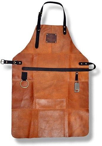 Kylians Leder Schürze für Männer - Hellbraun - 81 x 56 cm - Grill Schürze für Männer - Cognac Küchenschürze - Lederne BBQ Schürze mit großem Fach - Flaschenöffner und Ring für Handtuch