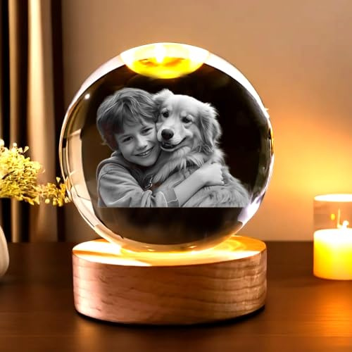 SHENGBEIDZ Bola De Cristal Personalizada Con Foto De Mascota En 3D Y Base Con Luz LED, Regalo De Recuerdo for Los Padres De Los Novios Con Fotos De Mascotas, Decoración De Mesa(Warm Yellow,8cm)