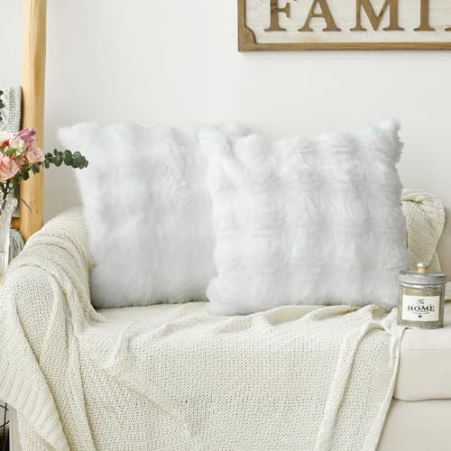 Artoid Mode Lot de 2 Housses de Coussin Décoratives en Fourrure Synthétique Super Douce Blanc Crème 50 x 50 cm pour Canapé, Chambre À Coucher