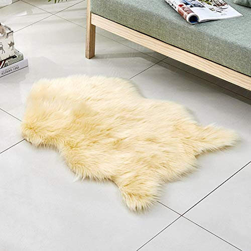 WEIDD Faux Sheepskin Rug, Soft fur Area Rugs Anti-Skid Carpet For Living Room Bedroom Sofa Floor Rugs，cream color 40x60cm shaped