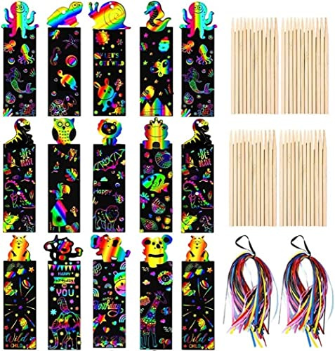 LATERN 96 Pièces Marque Pages à Gratter, 12 Modèles Marque-Pages Arc-en-Ciel Magic Scratch Papier d'art à Gratter pour Animaux pour Enfants École Classe - avec 96 Stylet en Bois, 96 Rubans de Satin