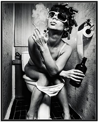 Wallario Black and White Edition - Wandbild Kloparty - Sexy Frau auf Toilette mit Zigarette und Schnaps in Premiumqualität, Poster mit schwarzem Rahmen, Größe: 40 x 50 cm