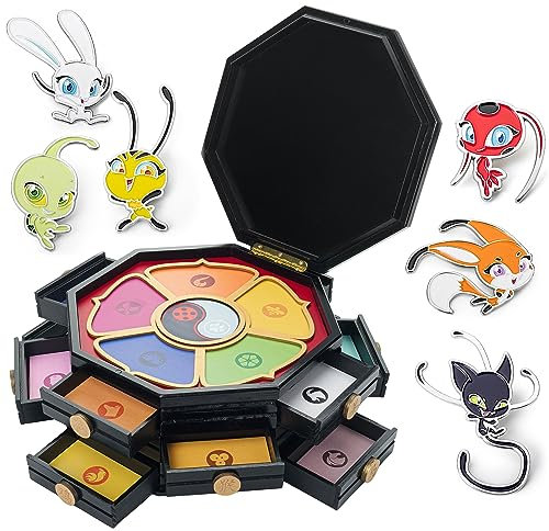 Miraculous Ladybug Schatulle aus Holz | original & offiziell lizensiert | 2er Set aus Master Fu Miracle Box 26cm + 6 Anstecker