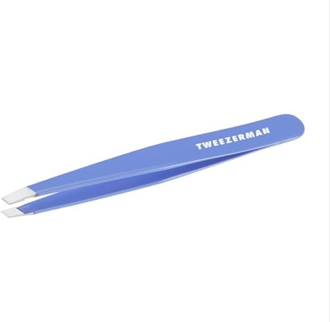 TWEEZERMAN Pinzette (Handgeschliffene Schräge Spitzen, Augenbrauen zupfen, Profi-Qualität, Rostfreier Edelstahl), Lapis Blue