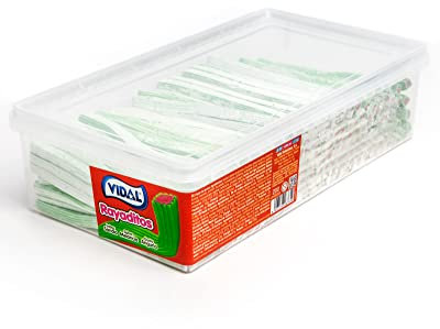 Vidal Golosinas Rayaditos Sandía. Regaliz Relleno con intenso sabor sandía. Color verde y su interior rosa. Bandeja 200 unidades