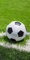 Strandtuch Badetuch Saunatuch Fußball auf Rasen Ball 70 x 140 cm, 100% Baumwolle, für Kinder und Fans Mehrfarbig