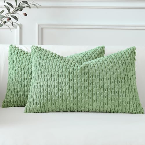 Sungeek Lot de 2 Housse de Coussin Vert Sauge 30x50 cm en Velours Côtelé, Housse Coussins Rayures Bohèmes Doux Taies d'oreiller Décoratives pour Lit Canapé Chaise Chambre Salon