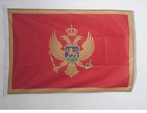 AZ FLAG - Drapeau Monténégro Spécial Extérieur - 90x60 cm - Pavillon Nautique Monténégrin En Maille Bloquée Avec Anneaux Plastiques Intégrés - 80g