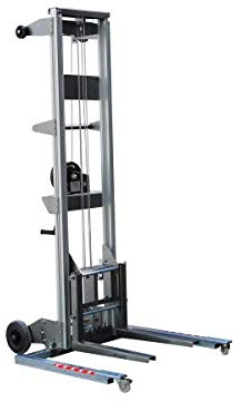 Carrello elevatore manuale in alluminio. Altezza massima: 3,67 metri e carico massimo sollevabile 160 kg.