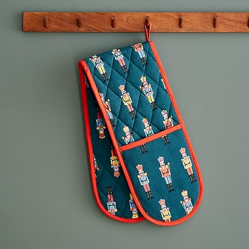 Catherine Lansfield Kitchen Christmas Nutcracker Cotton Double Oven Glove Green