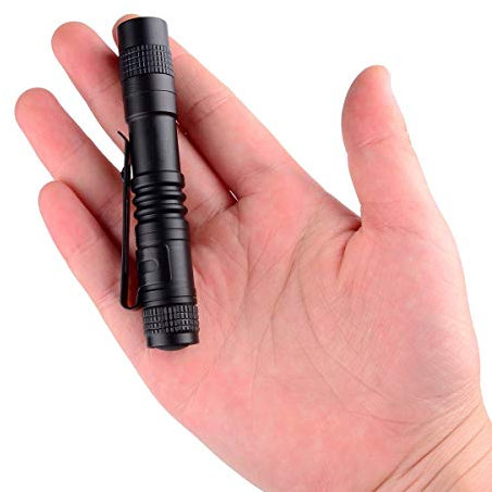 Torcia a LED, mini torcia tascabile super piccola, impermeabile, alimentata da batteria AAA (non inclusa). Facile da trasportare, attrezzatura per esterni, per escursioni, campeggio, caccia