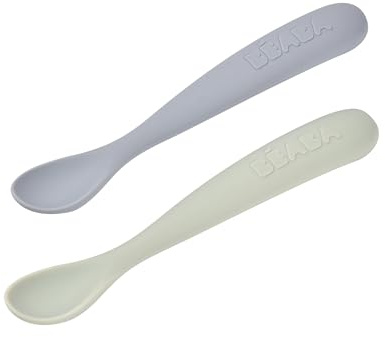 BÉABA, Lot de 2 Cuillères en Silicone Bébé/Enfant 1er Âge - Dès 4 mois, Souple - Bout arrondi - Manche long et Ergonomique, Boite de transport - Finition Anti Poussière - Galet/Vert de gris