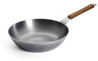 Woll – Carbon Steel Hochrandpfanne Ø 28 cm, 5 cm hoch – Karbonstahlpfanne PFAS-frei – natürlicher Antihafteffekt nach Einbrennen – Induktionspfanne – große Schmorpfanne mit Holzstiel