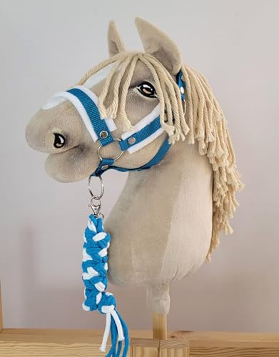 Hobby Horse-set: A3-häst med vit lugg + snodd - vit och turkos. Ingen häst ingår.