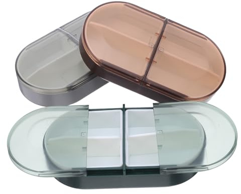 MUCKLILY Pastillero de Viaje Hermético 4 Compartimentos Pequeño Organizador Portátil Semanal para Pastillas Set 3 Unidades Colores Gris Café y Verde Dispensador Compacto para Cápsulas