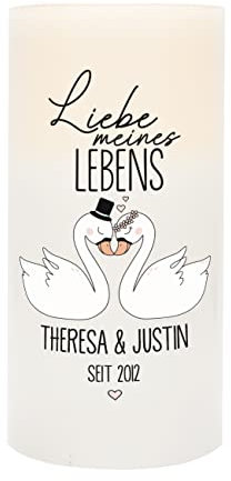 Herz & Heim® LED Echtwachs Hochzeitskerze mit Beschriftung der Namens und Datum Liebe meines Lebens