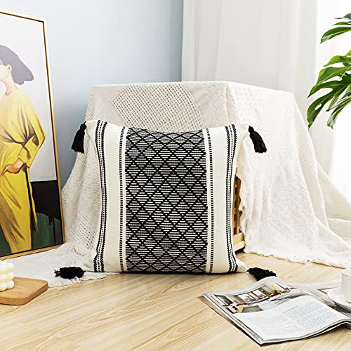 LIGICKY Dekorative Kissenbezug Moderne Boho ​Kissenbezüge Weich Kissenhülle Baumwolle Deko Kissen Sofakissen für Wohnzimmer Couch Schlafzimmer 45 x 45 cm Schwarz und Weiß