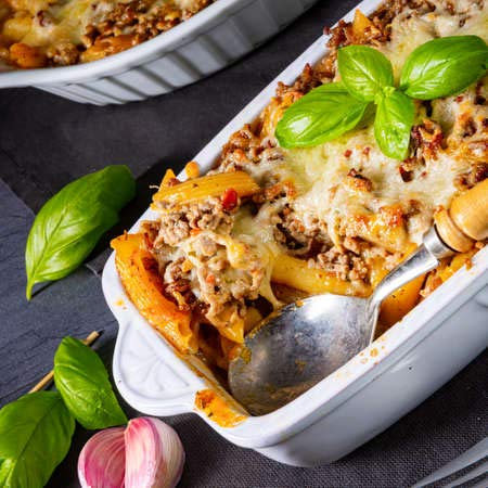 adrium Quadro su tela 40 x 40 cm: pasta, casseruola di carne macinata con formaggio (135198616)