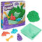 Kinetic Sand Sandbox Set Grün - mit 454 g original magischem kinetischem Sand aus Schweden, 1 Sandbox, 3 Förmchen, 1 Schaufel für kreatives Indoor-Sandspiel, ab 3 Jahren