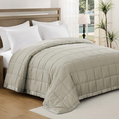 UNIKOME Edredones alternativos Suaves y Ligeros de plumón con Bordes de satén, edredones lujosos, cómodos y cálidos para Todas Las Estaciones, Color Arena, 228 x 228 cm