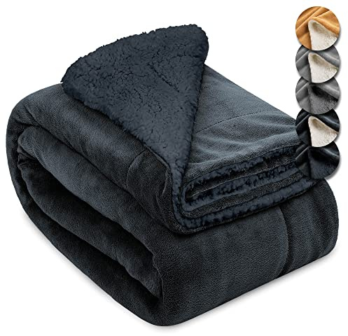 Beautissu Sherpa Decke Wohndecke Kuscheldecke 220x240cm Anthrazit – Warme & Dicke Winterdecke Fleecedecke Lammfell-Optik – Flauschige XL Kuscheldecke Sofa Überwurf Couch Decke – Alina