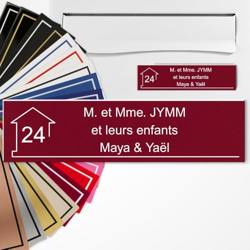 Targhetta per cassetta delle lettere personalizzata 10 x 2,5 cm adesiva in PVC – incisione laser – 22 colori – con o senza motivo (Bordeaux testo bianco)