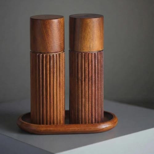 MAITTON Salz- und Pfeffermühlen Set aus Holz – Manuelle Gewürzmühlen mit Keramikmahlwerk, Einstellbare Mahlstufen, Rutschfestem Design und klarer S&P-Kennzeichnung 16,5cm (MIT Untersetzer)