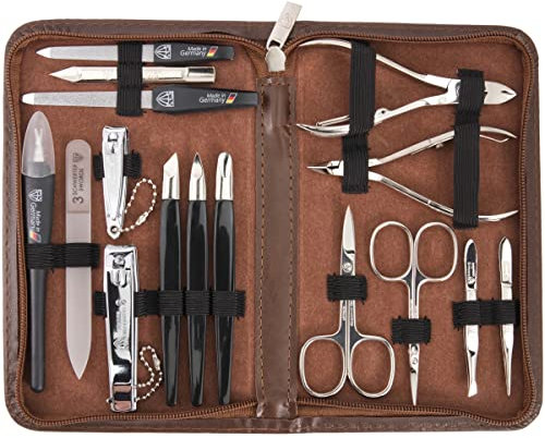 DREI SCHWERTER - 16-tlg. Maniküre-Pediküre-Set 'Cinisello' | Hochwertiges Nageletui aus Kunstleder zur Hand- & Fußpflege. Farbe: Braun | Inhalt: Nagelschere, Nagelknipser, Pinzette & vieles mehr!