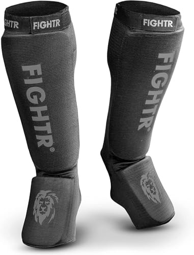 FIGHTR® Parastinchi – con vestibilità perfetta e imbottitura ideale | Parastinchi per calci in kickboxing, MMA, Muay Thai e altre arti marziali